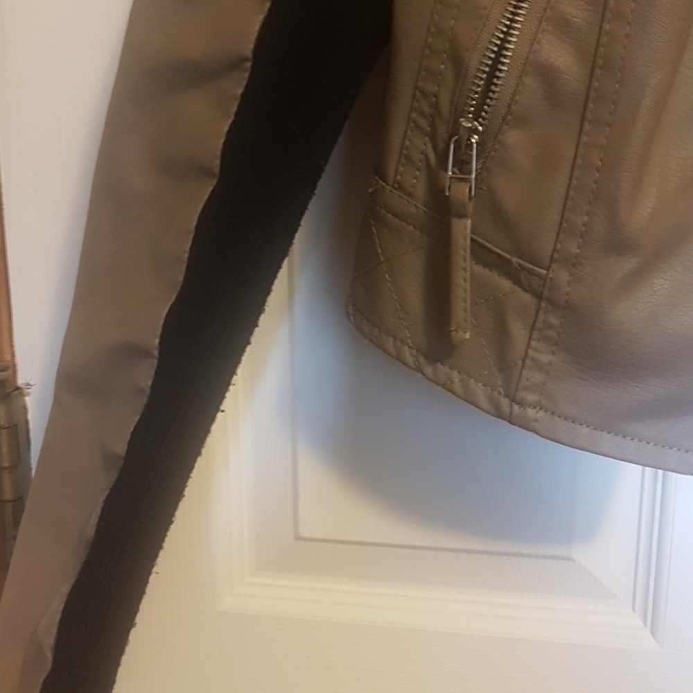 Tan leather jacket - Picture 2 of 2